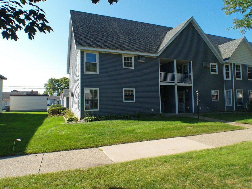 1400 Redfield St unit 9, La Crosse, WI 54601 - photo 1