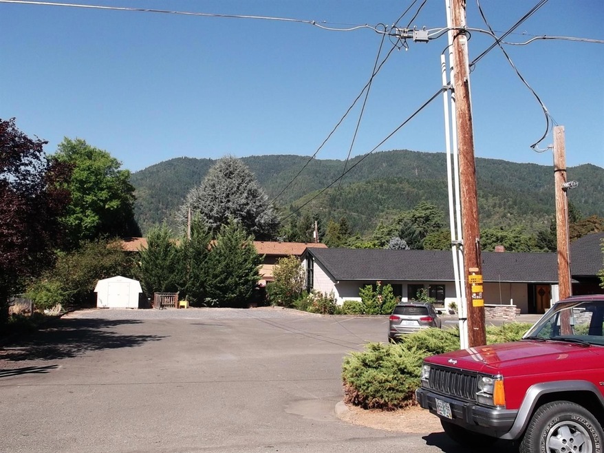 512 Broadway St, Rogue River, OR 97537 - photo 1
