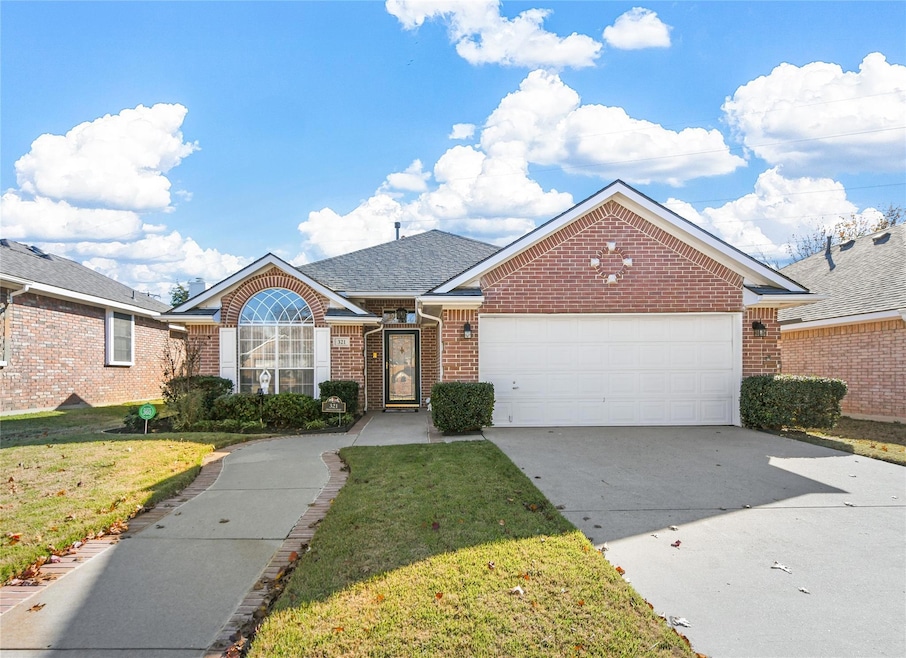View of front of house featuring a front yard and 