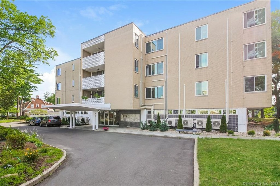 5 Bishop Rd unit 101, West Hartford, CT 06119 - photo 1