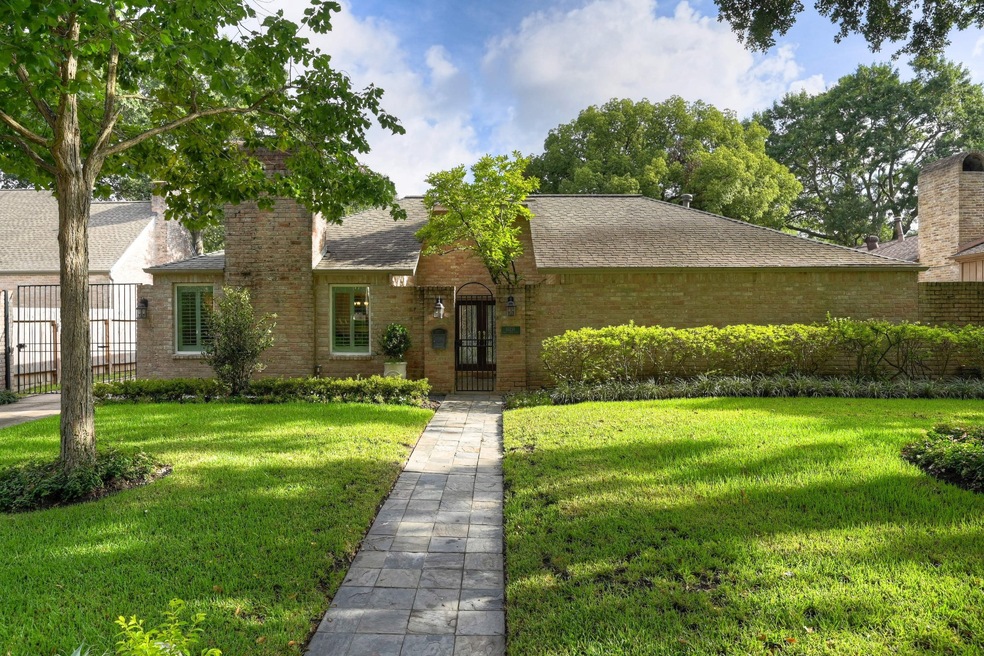 10210 Chevy Chase Dr, Houston, TX 77042 - photo 1