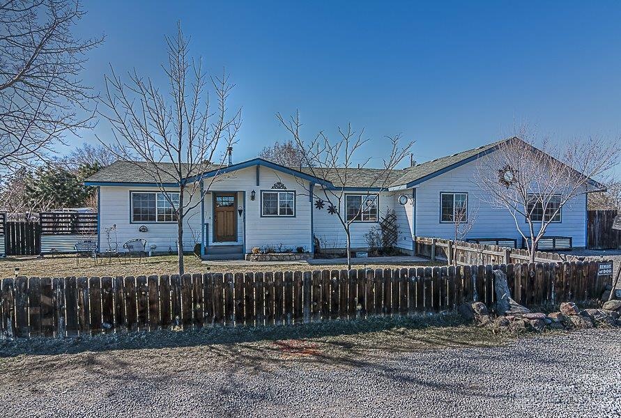 1613 SW 15th St, Redmond, OR 97756 - photo 1