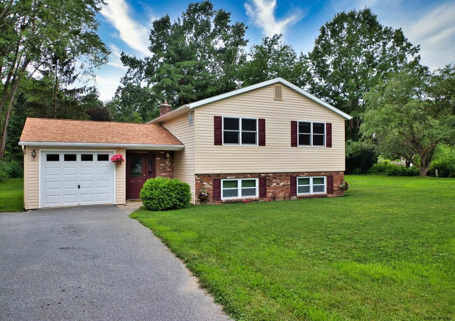 6 Nonchalant Dr, Saratoga Springs, NY 12866 - photo 1