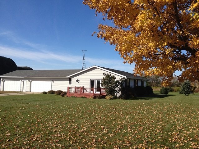 17123 W Emery Rd, Evansville, WI 53536 - photo 1