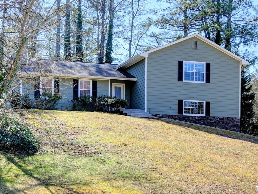Welcome home! Spacious corner lot in well maintain