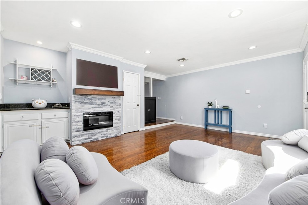 For Sale $589,000 • Co-Listing Agent