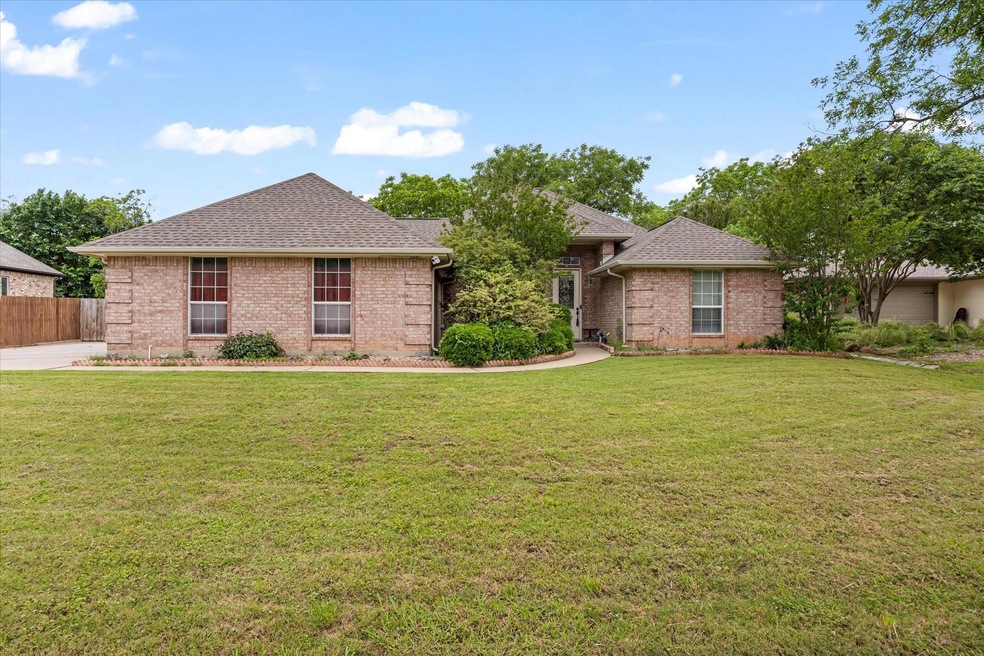 5006 Bueno Dr, Granbury, TX 76049 - photo 1