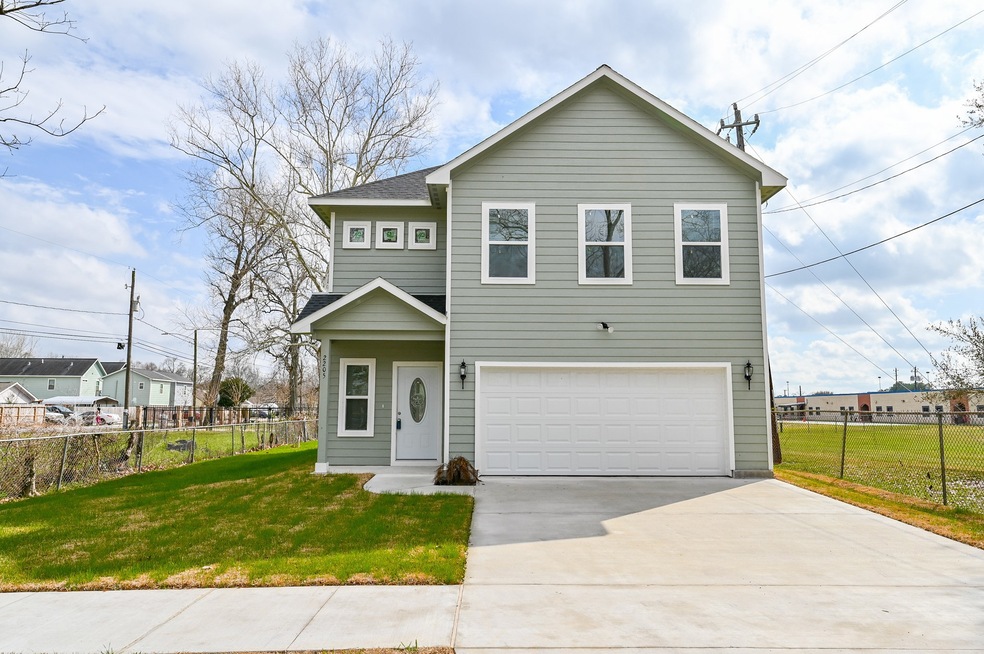 2205 Esther Dr, Houston, TX 77088 - photo 1