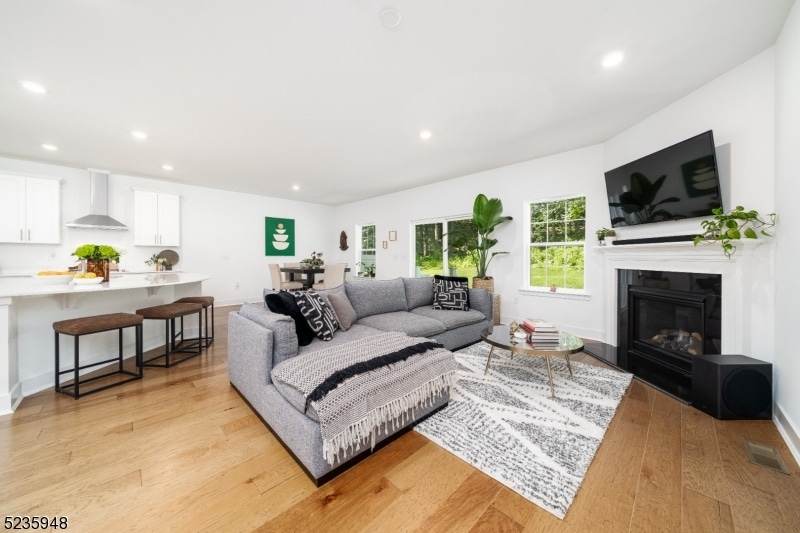 Sold $800,000 • Co-Listing Agent