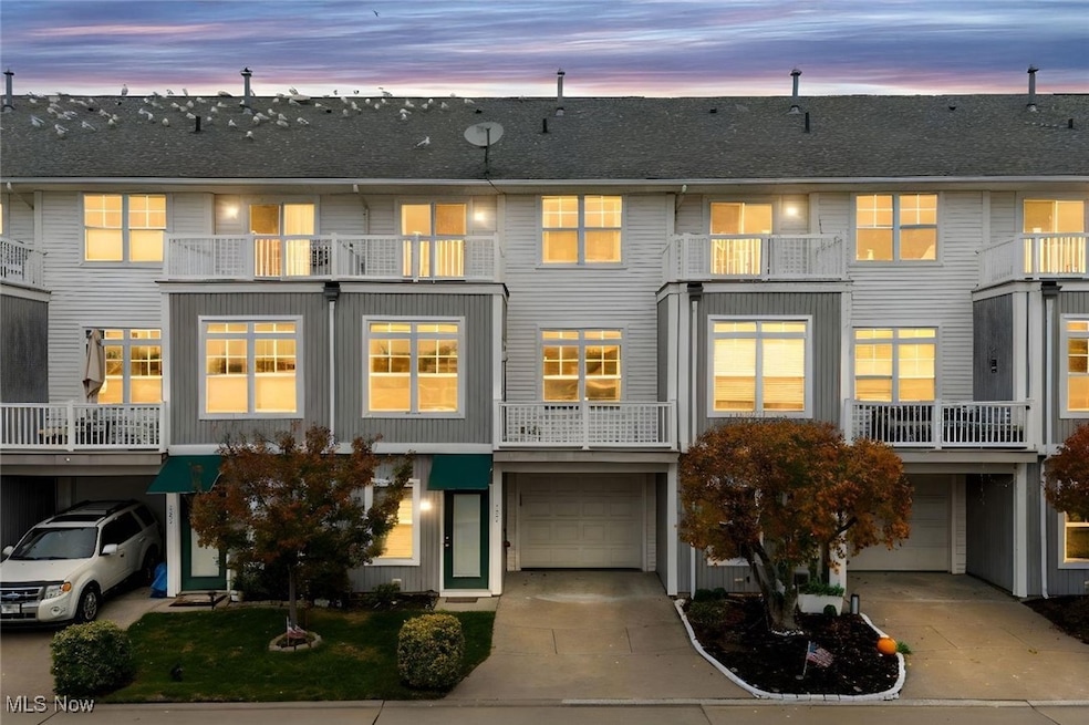 289 W Marina Pkwy, Lorain, OH 44052 - photo 1