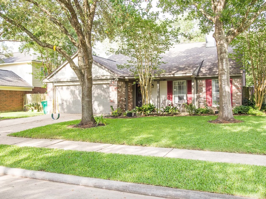 3903 Spring Meadow Dr, Pearland, TX 77584 - photo 1
