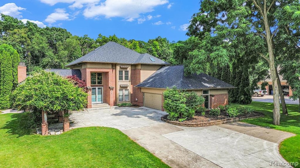 3135 Valley Oaks Dr unit 42, White Lake, MI 48383 - photo 1