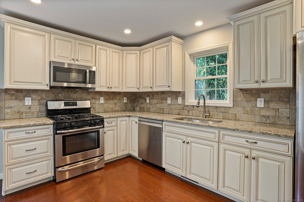 8 Adamson Ave unit B, Norwalk, CT 06854 - photo 1