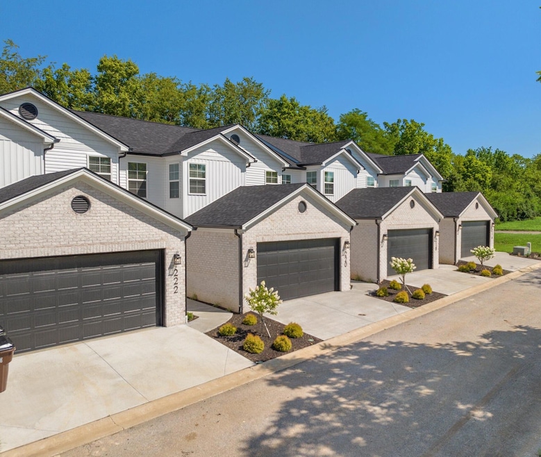 240 Sugartree Ln, Versailles, KY 40383 - photo 1