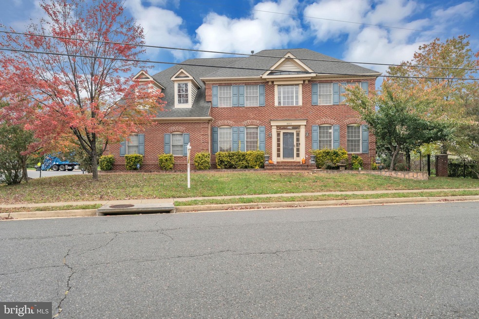 8302 Elm Grove Ct, Vienna, VA 22182 - photo 1