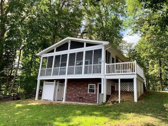 1261 N Lakeshore Dr, Louisa, VA 23093 - photo 1