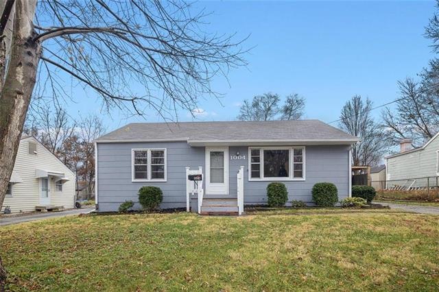 1004 NW B St, Blue Springs, MO 64015 - photo 1