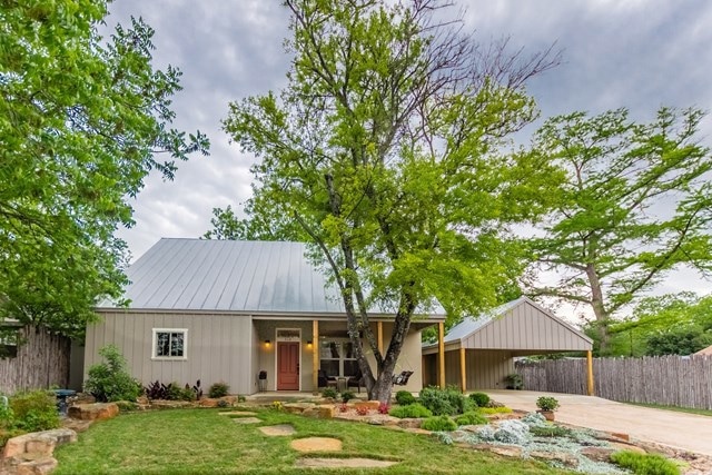 510 W Ufer St, Fredericksburg, TX 78624 - photo 1