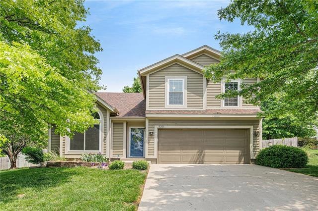 5201 Lakecrest Dr, Shawnee, KS 66218 - photo 1