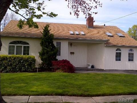 3831 Dianne St, Bethpage, NY 11714 - photo 1