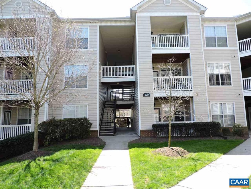 Lovely quiet, light-filled condo (no stairs to cli