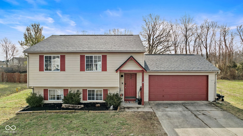 2323 Chaucer Dr, Columbus, IN 47201 - photo 1