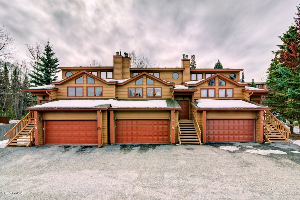 Desirable Delong Townhomes!