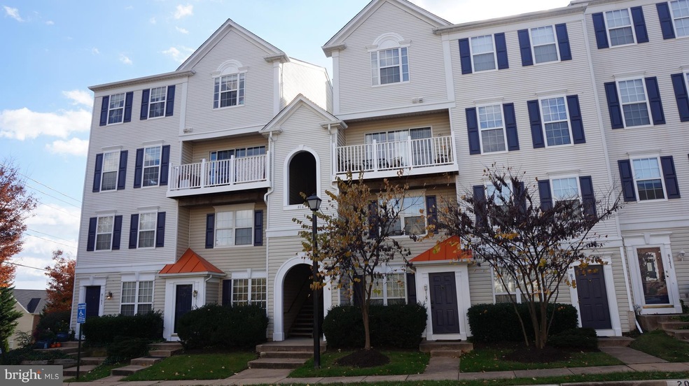 8165 Halley Ct unit 304, Lorton, VA 22079 - photo 1