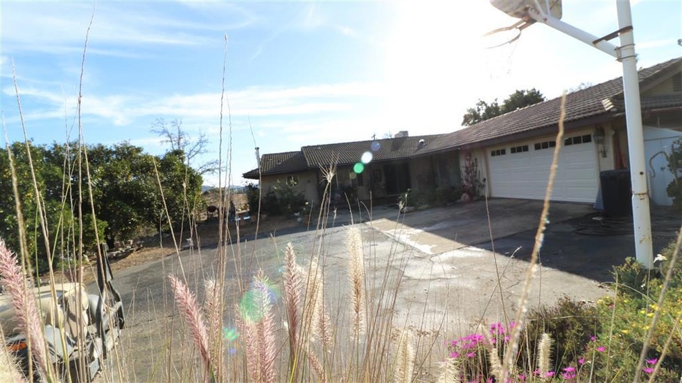 9076 W Lilac Rd, Escondido, CA 92026 - photo 1