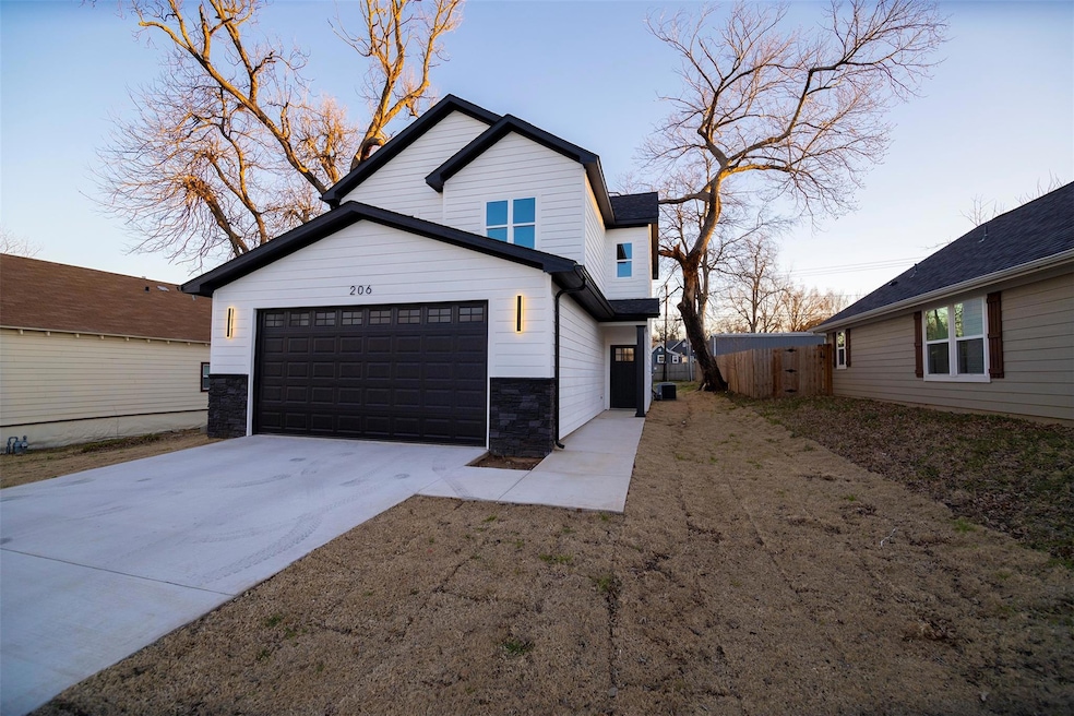 206 E Munson St, Denison, TX 75021 - photo 1