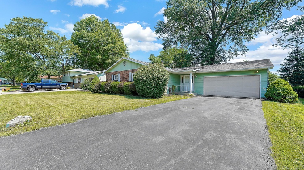 216 Trafalgar Ct Columbus OH 43230-1
