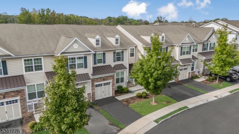 For Sale $847,000 • Co-Listing Agent