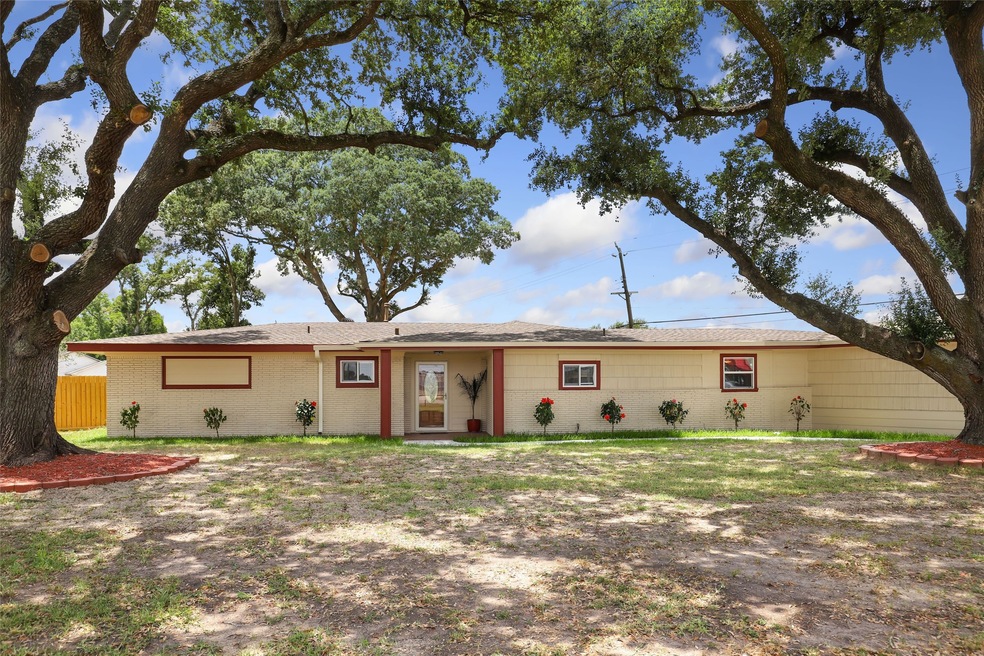 904 Horace Mann Ave, Rosenberg, TX 77471 - photo 1