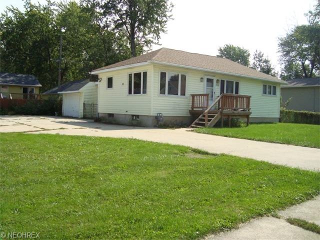 705 Kenilworth Ave, Sheffield Lake, OH 44054 - photo 1