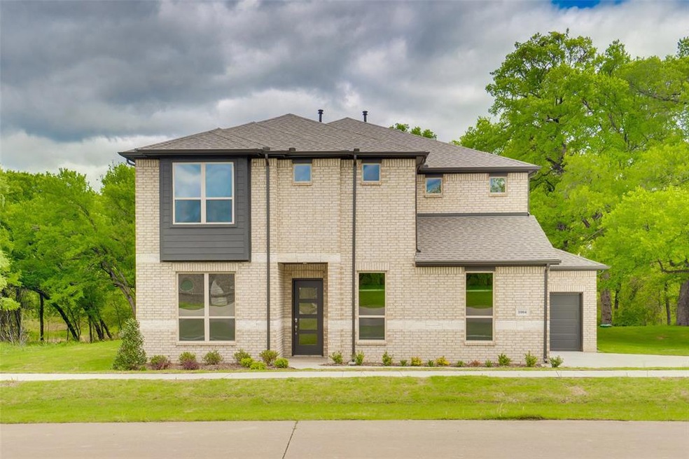 1004 Mesquite Ct, Grand Prairie, TX 75104 - photo 1