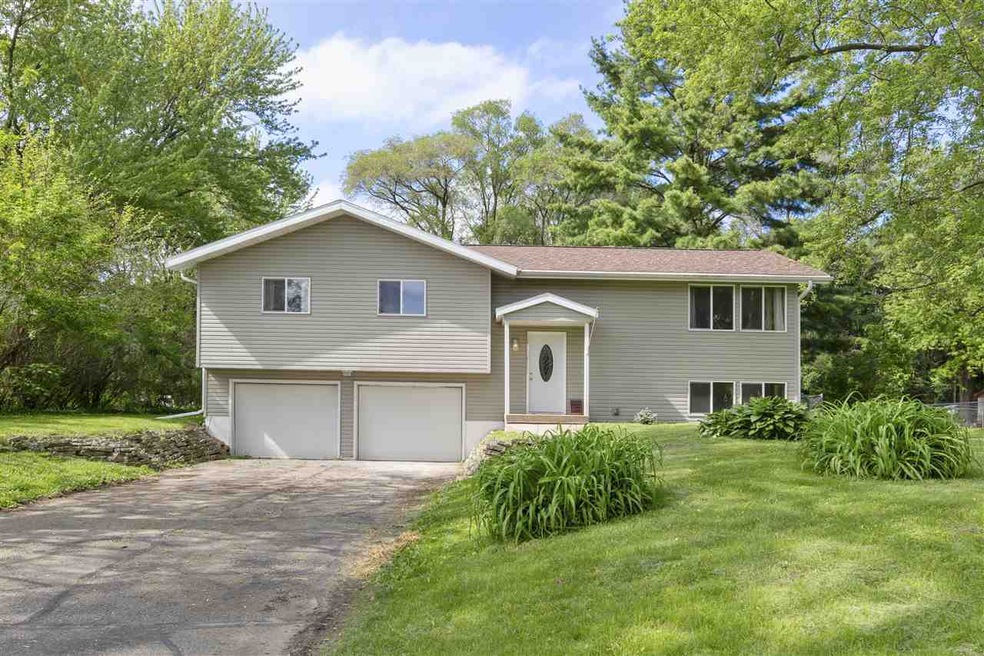 5136 Hill Top Rd, Fitchburg, WI 53711 - photo 1