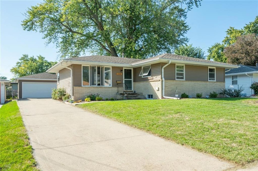 3308 Lindlavista Way, Des Moines, IA 50310 - photo 1
