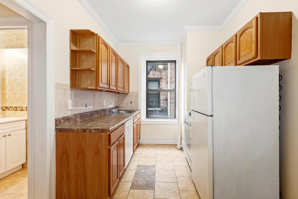 22-69 41st St unit 3 C, Astoria, NY 11105 - photo 1