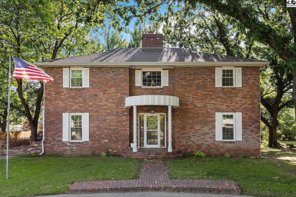 401 N Kansas St, Haven, KS 67543 - photo 1