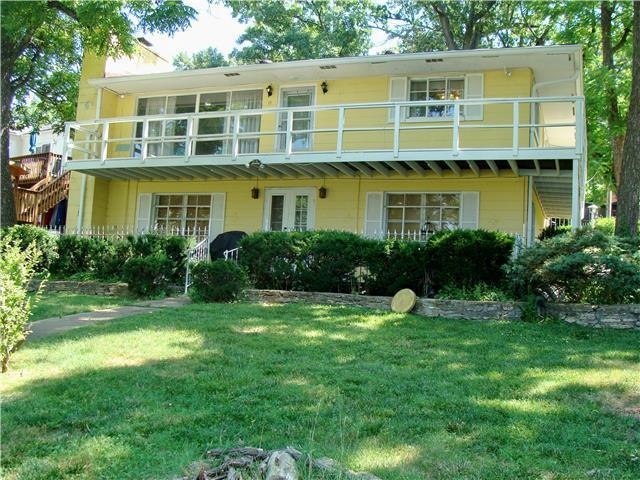 443 Shire Dr, Lake Saint Louis, MO 63367 - photo 1