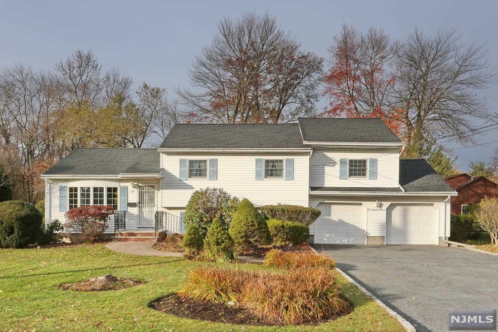 107 Longview Dr, Waldwick, NJ 07463 - photo 1