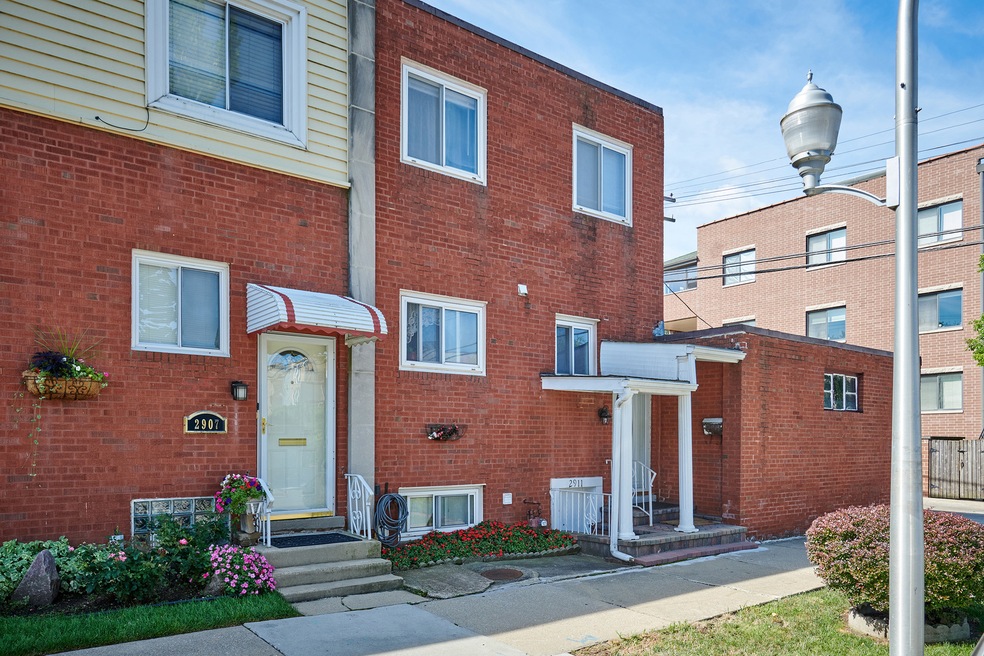 2911 W Glenlake Ave, Chicago, IL 60659 - photo 1