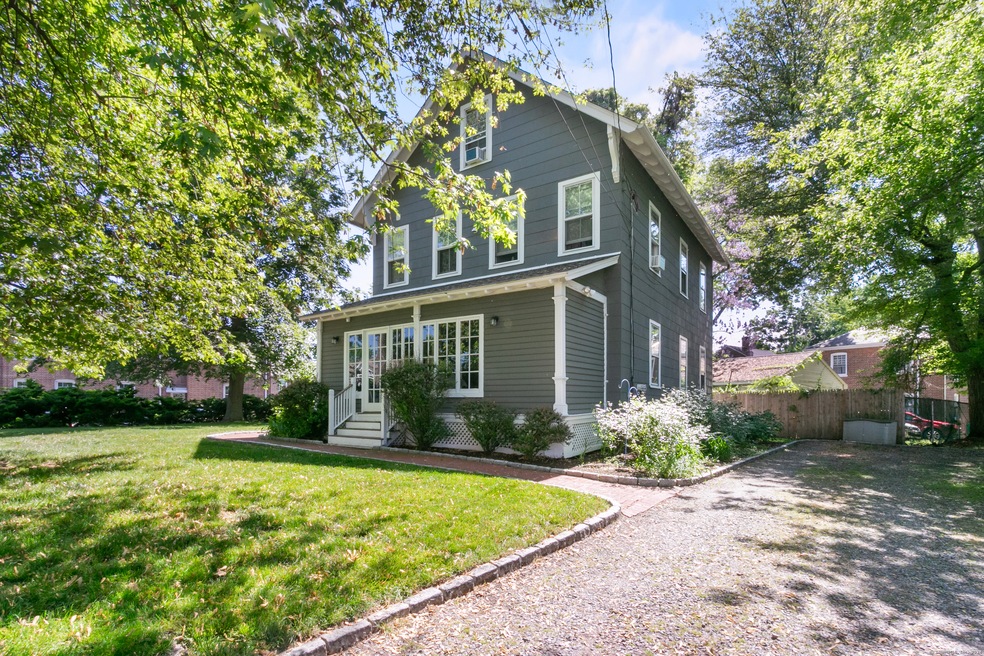 1977 Kings Hwy unit 2, Fairfield, CT 06824 - photo 1