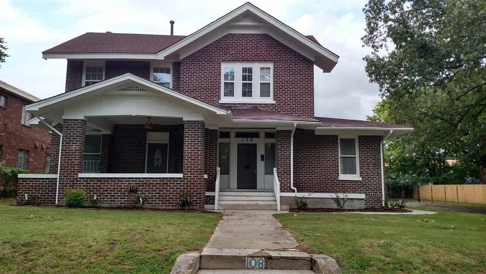 SPACIOUS 2-story 4BR/2BA + sunrm + bonus/flex room