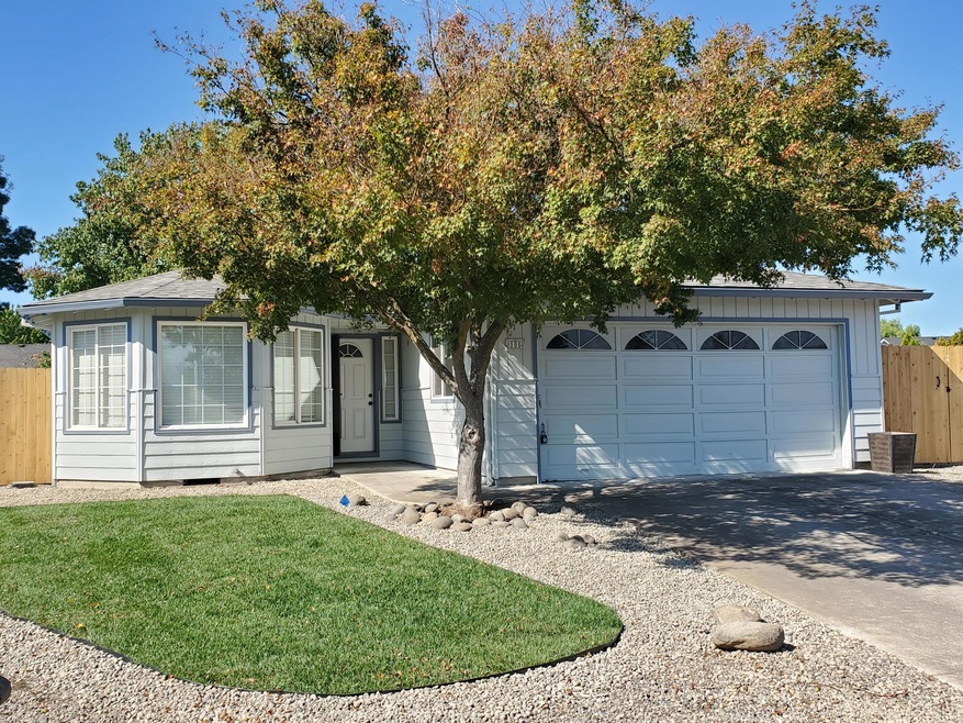 105 Queens Gate Ct, Central Point, OR 97502 - photo 1