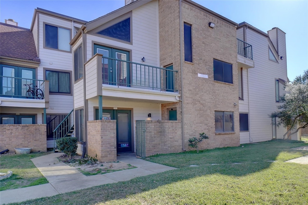 2300 Balsam Dr unit G206, Arlington, TX 76006 - photo 1