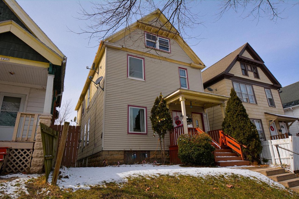 1233 S 25th-4