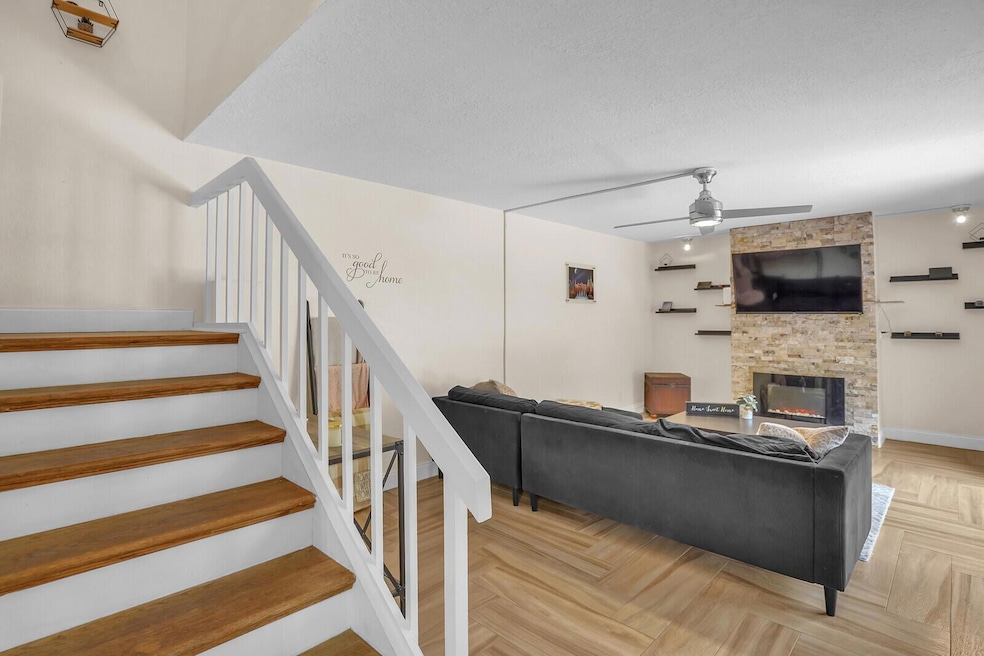 Under Contract $298,900