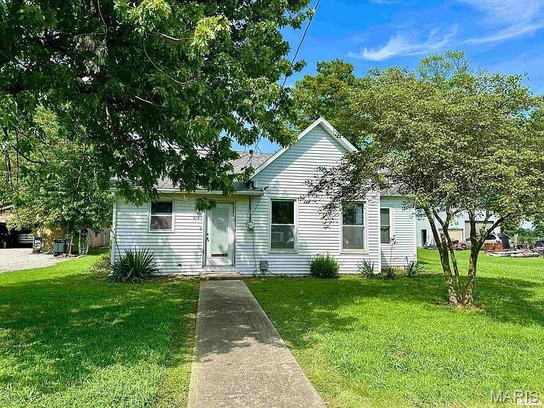 414 E Monroe Ave, Farina, IL 62838 - photo 1