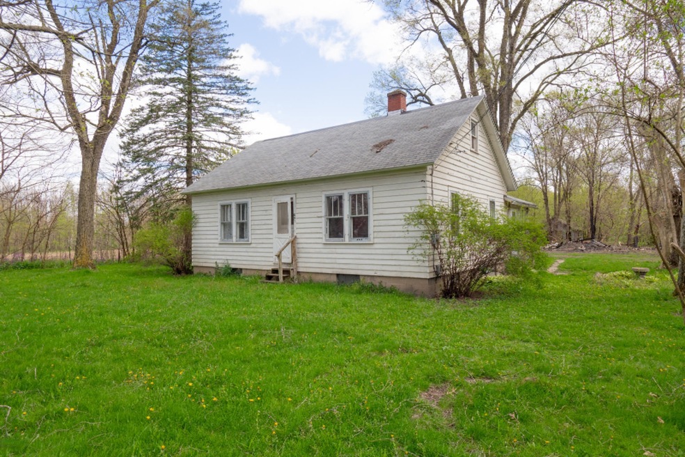 891 Riverview Dr-101